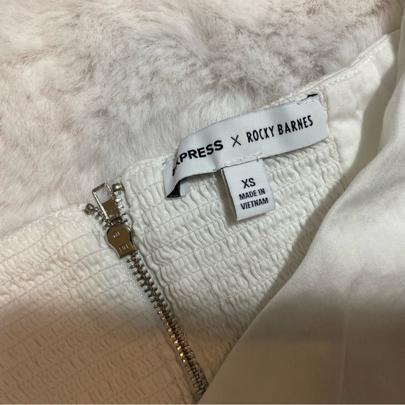 Express Rocky X Barnes On Or Off Shoulder Crop Top Cinched Extra Small White - Picture 3 of 7